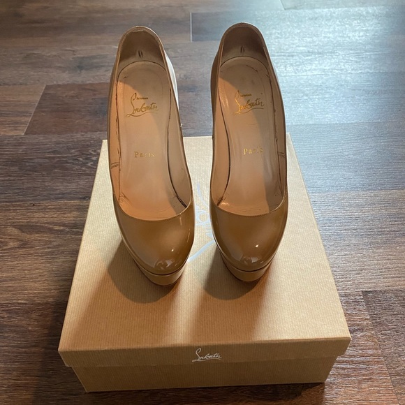 BIANCA PATENT LEATHER HEELS - BEIGE 37.5 - Picture 1 of 7